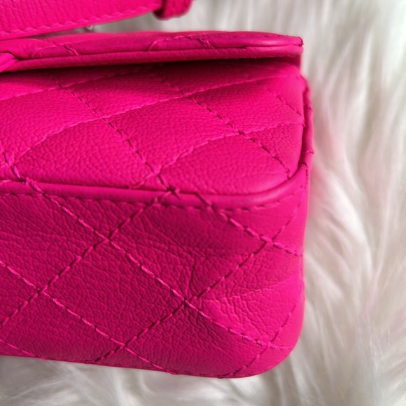 CHANEL Quilted 2.55 Reissue Flap mini Belt Bag Fluorescent Pink - Picture 7 of 11